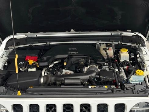 Used 2021 Jeep Gladiator Overland image 64