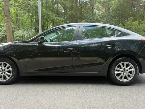 Used 2018 MAZDA MAZDA3 Sport w/ Preferred Equipment Package FWD image 8