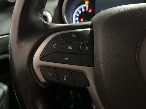 Used 2021 Jeep Grand Cherokee Laredo w/ Security & Convenience Group AWD/4WD image 21