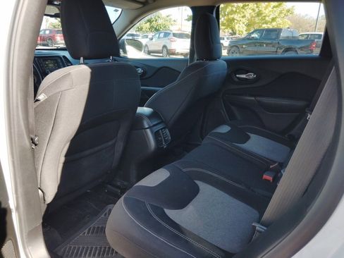 Used 2015 Jeep Cherokee Sport image 10