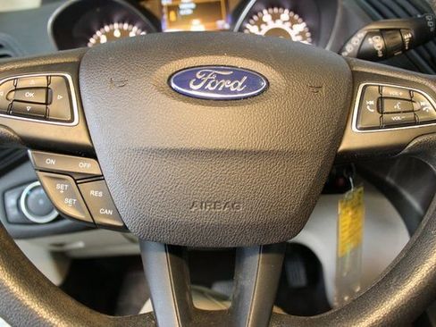 Used 2018 Ford Escape SE image 18