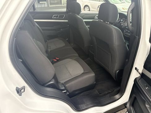 Used 2017 Ford Explorer XLT w/ Equipment Group 201A AWD/4WD image 22