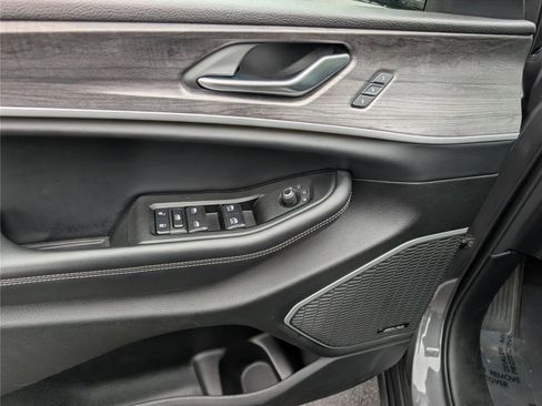 Used 2021 Jeep Grand Cherokee L Limited image 23