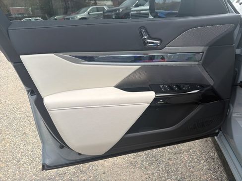 Used 2025 BMW i7 eDrive50 w/ M Sport Package RWD image 48