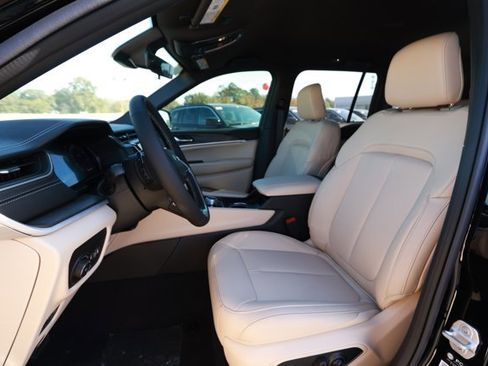New 2025 Jeep Grand Cherokee Limited w/ Black Appearance Package AWD/4WD image 26