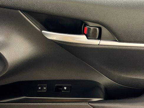 Used 2018 Toyota Camry SE FWD image 31