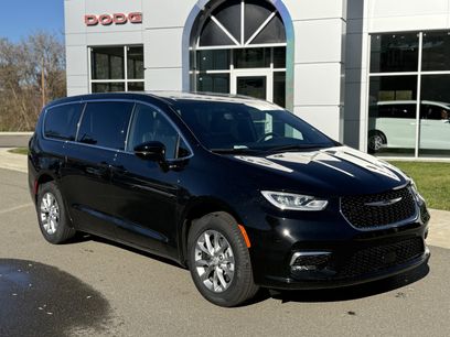 New 2026 Chrysler Pacifica Select