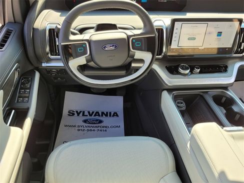 New 2025 Ford Expedition Platinum w/ Driver's Package image 7