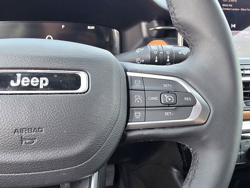 Certified 2025 Jeep Compass Limited w/ Elite Group AWD/4WD image 12