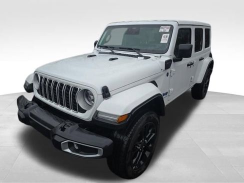 Used 2025 Jeep Wrangler Unlimited Sahara w/ Safety Group image 2