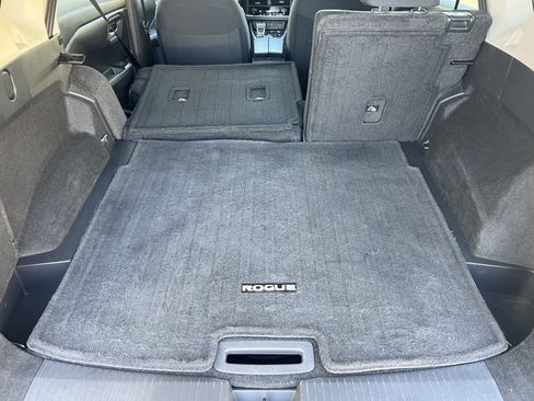 Used 2024 Nissan Rogue SV image 18