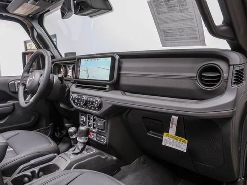 Used 2024 Jeep Wrangler Unlimited Rubicon w/ Technology Group image 59