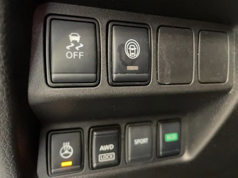 Used 2022 Nissan Rogue Sport SV AWD/4WD image 12