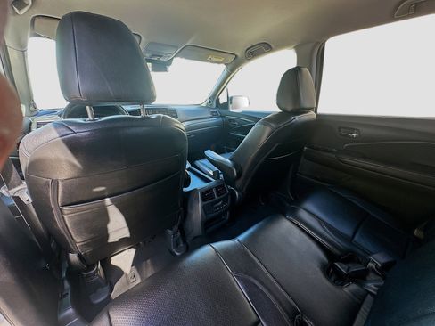 Used 2020 Honda Pilot EX image 24