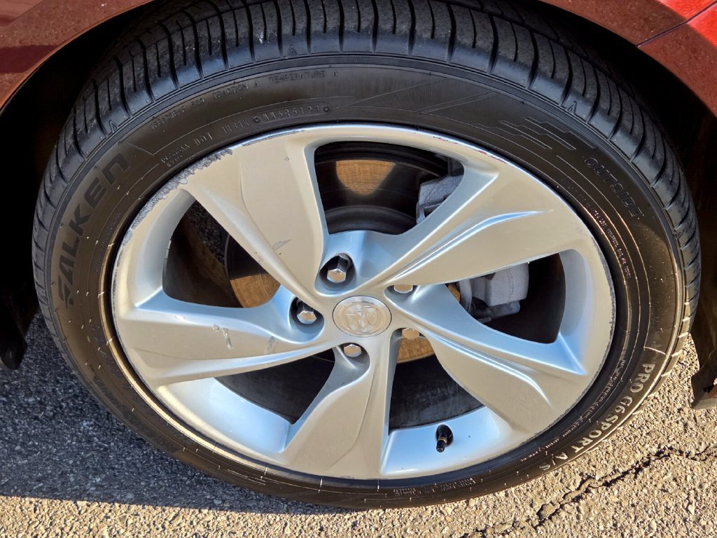 Used 2018 Buick Regal Preferred w/ Sights and Sounds Package FWD image 9