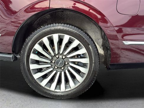 Used 2019 Lincoln Navigator Reserve image 34
