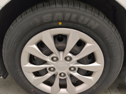 Used 2024 Kia Forte LX image 31