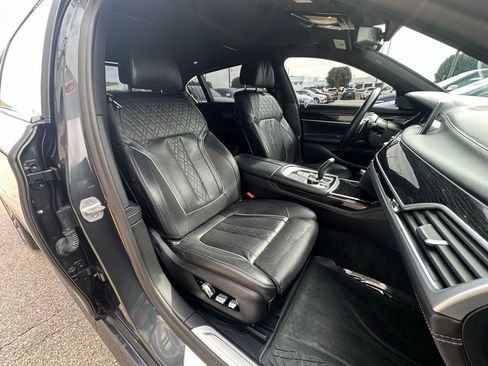Used 2019 BMW 750i xDrive w/ Executive Package image 40