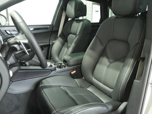 New 2026 Porsche Macan Turbo image 5