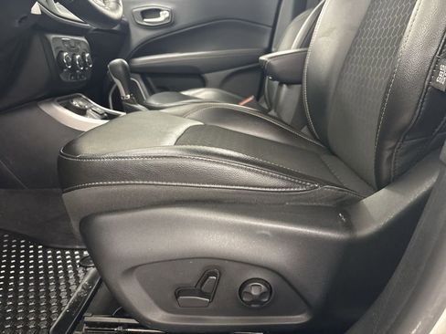 Used 2018 Jeep Compass Latitude w/ Cold Weather Group image 12