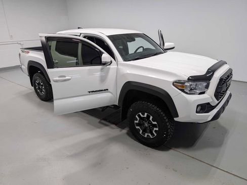 Used 2022 Toyota Tacoma TRD Off-Road image 15