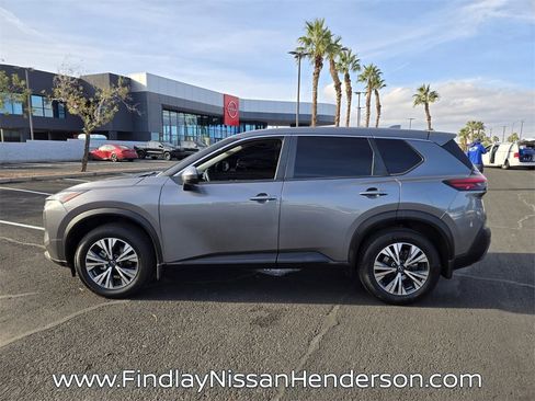 Used 2023 Nissan Rogue SV image 3