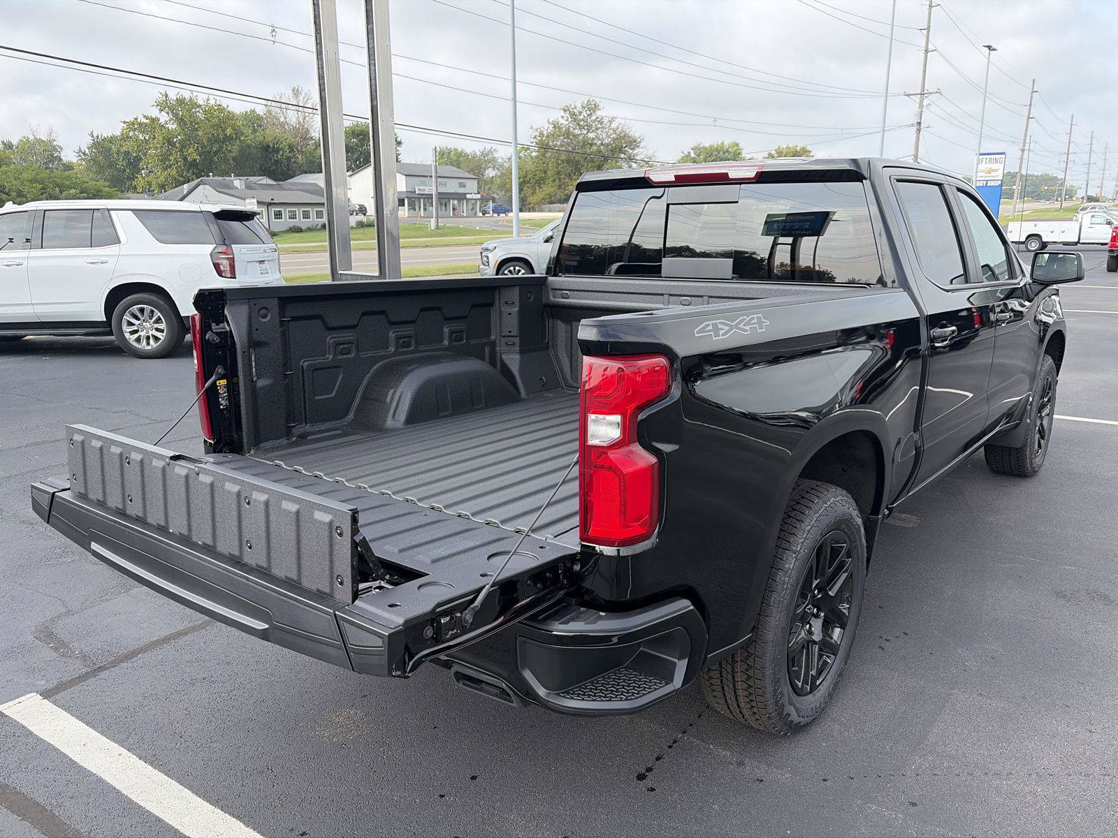 New 2026 Chevrolet Silverado 1500 RST w/ Dark Appearance Package AWD/4WD image 9