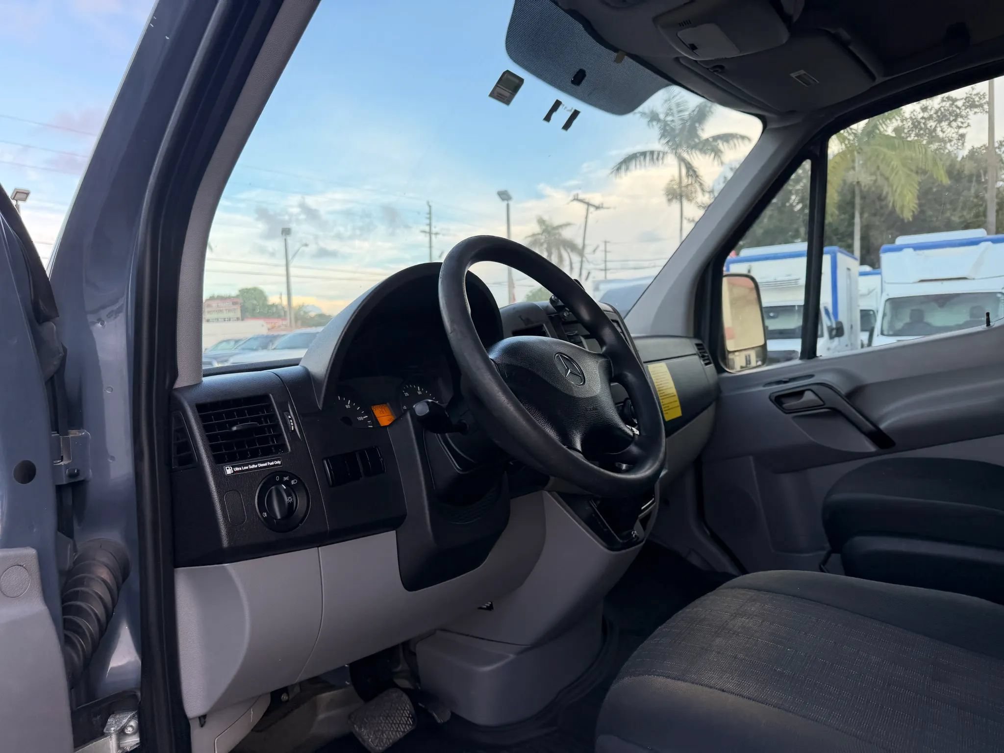 Used 2018 Mercedes-Benz Sprinter 2500 image 11