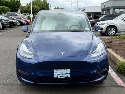 Used 2025 Tesla Model Y Long Range AWD/4WD image 3