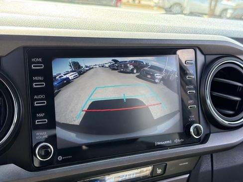 Used 2020 Toyota Tacoma TRD Off-Road w/ Technology Package AWD/4WD image 20