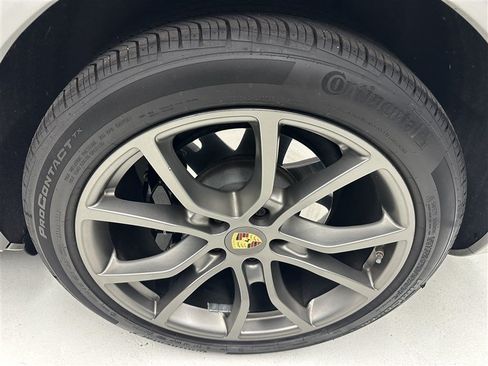 Used 2022 Porsche Cayenne Turbo AWD/4WD image 17