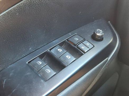 Used 2014 Toyota Highlander LE FWD image 12