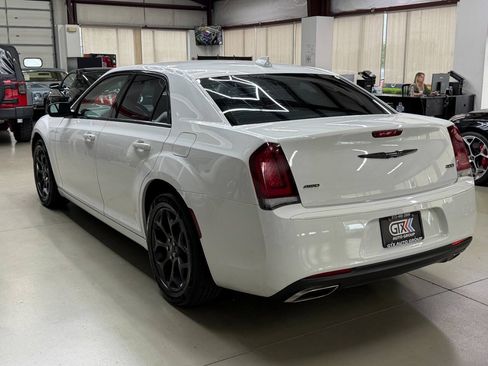 Used 2020 Chrysler 300 Touring w/ Sport Appearance Package AWD/4WD image 4