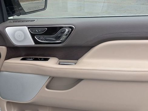 Used 2023 Lincoln Navigator Reserve image 38