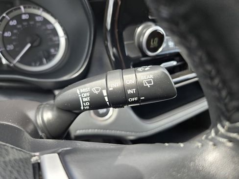 Used 2025 Toyota Highlander LE FWD image 20