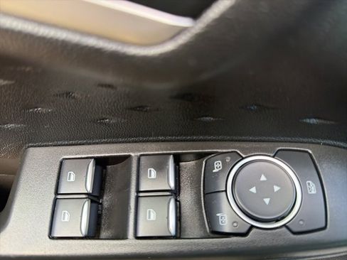 Certified 2020 Ford Escape SE image 10