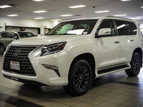 Used 2020 Lexus GX 460 Premium w/ Premium Package image 3