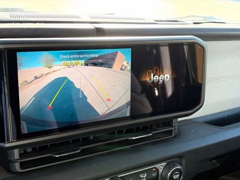 Used 2024 Jeep Wrangler Unlimited image 15