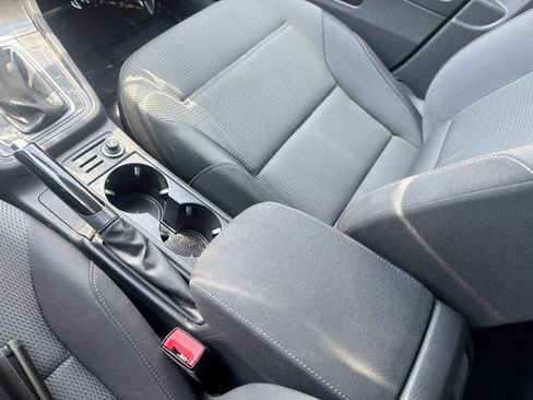 Used 2019 Volkswagen Golf S AWD/4WD image 22