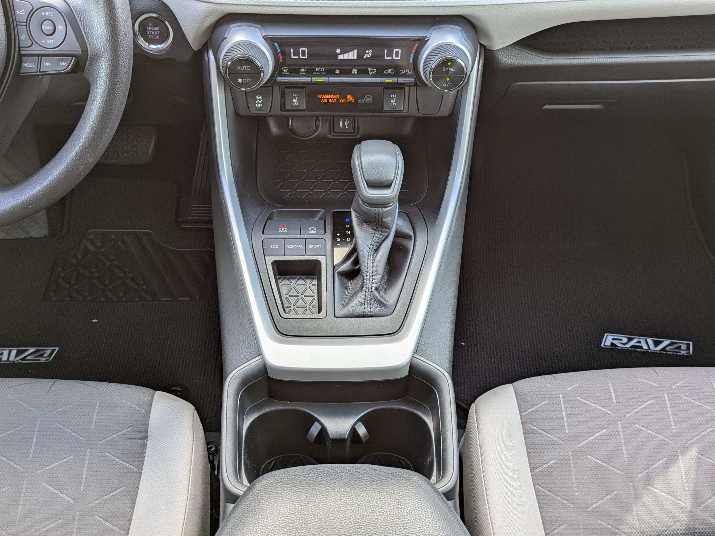 Used 2019 Toyota RAV4 XLE w/ Convenience Package FWD image 19