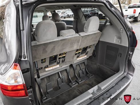 Used 2018 Toyota Sienna LE image 38