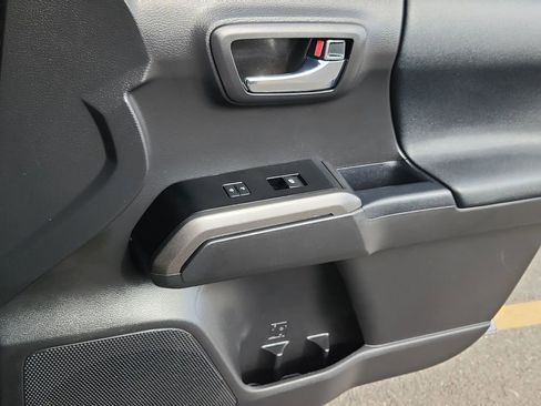 Used 2023 Toyota Tacoma TRD Sport image 16