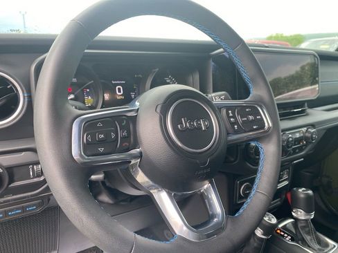 Used 2024 Jeep Wrangler High Altitude AWD/4WD image 22