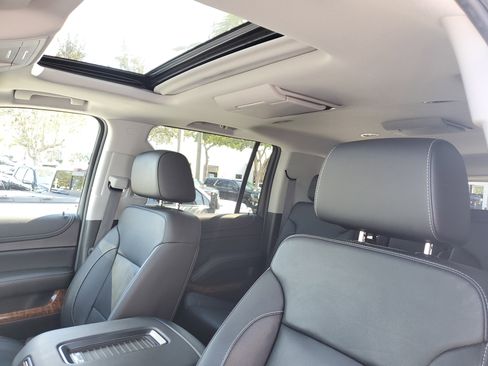 Used 2020 Chevrolet Suburban Premier image 21