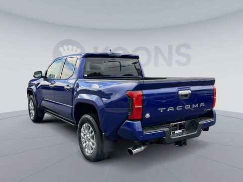 Used 2025 Toyota Tacoma Limited AWD/4WD image 4