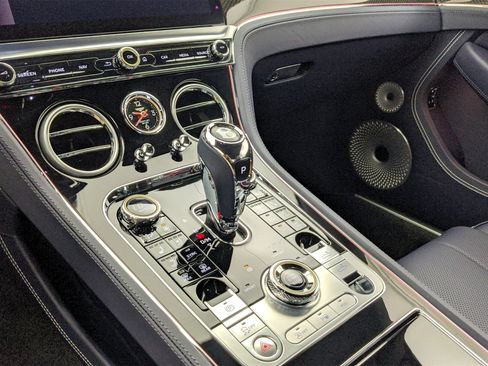 Used 2024 Bentley Continental GT V8 image 17