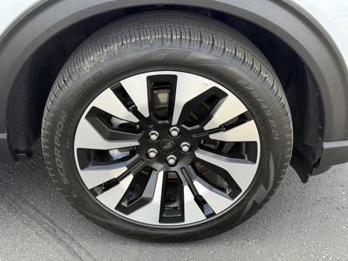Certified 2025 Ford Explorer Platinum w/ LUX Leather Package AWD/4WD image 10