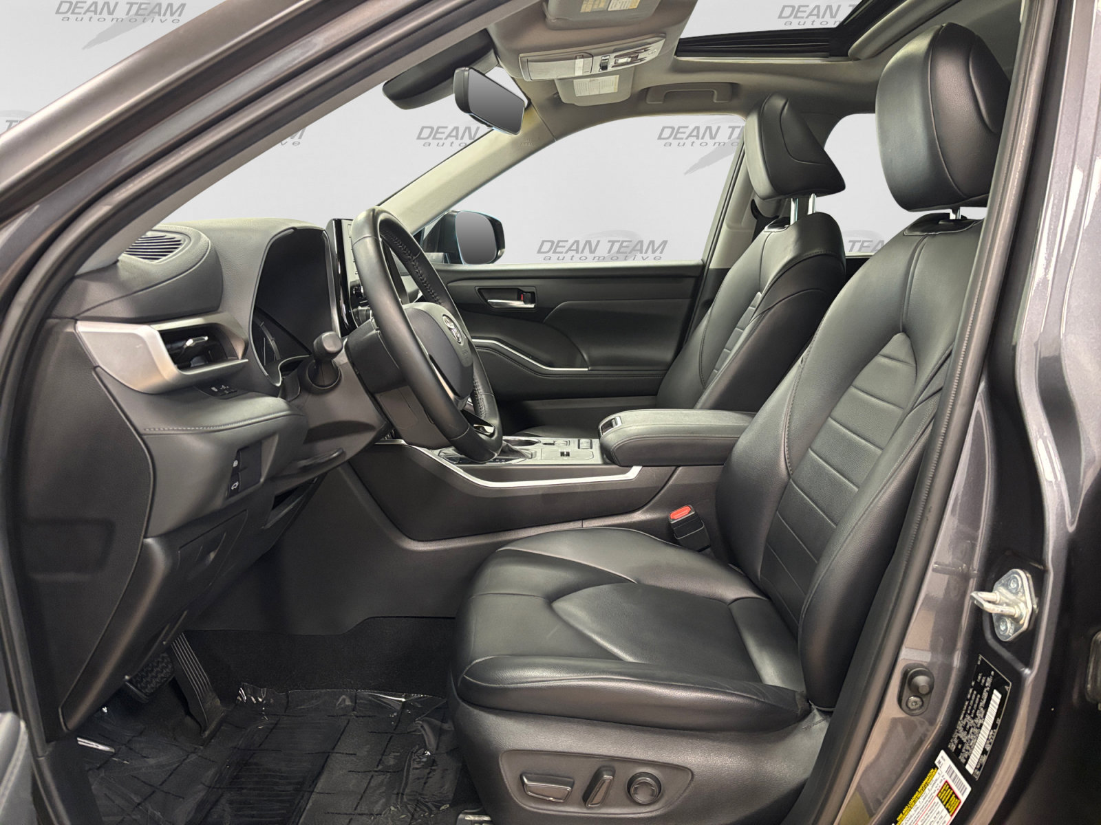 Used 2021 Toyota Highlander XLE FWD image 9