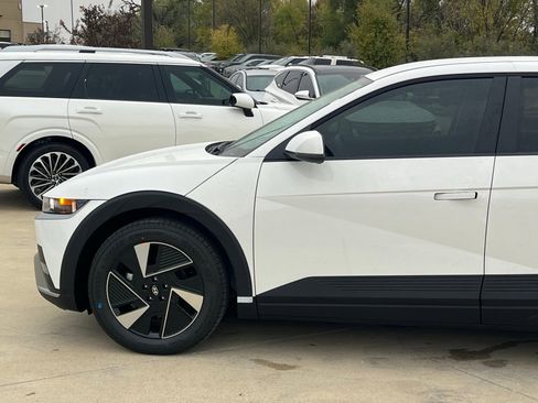 New 2026 Hyundai Ioniq 5 SE image 7