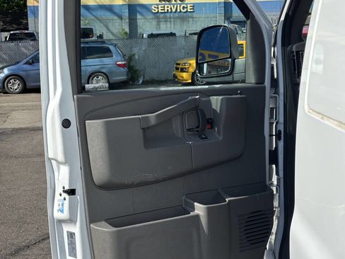 Used 2020 Chevrolet Express 3500 Extended w/ Driver Convenience Package RWD image 14